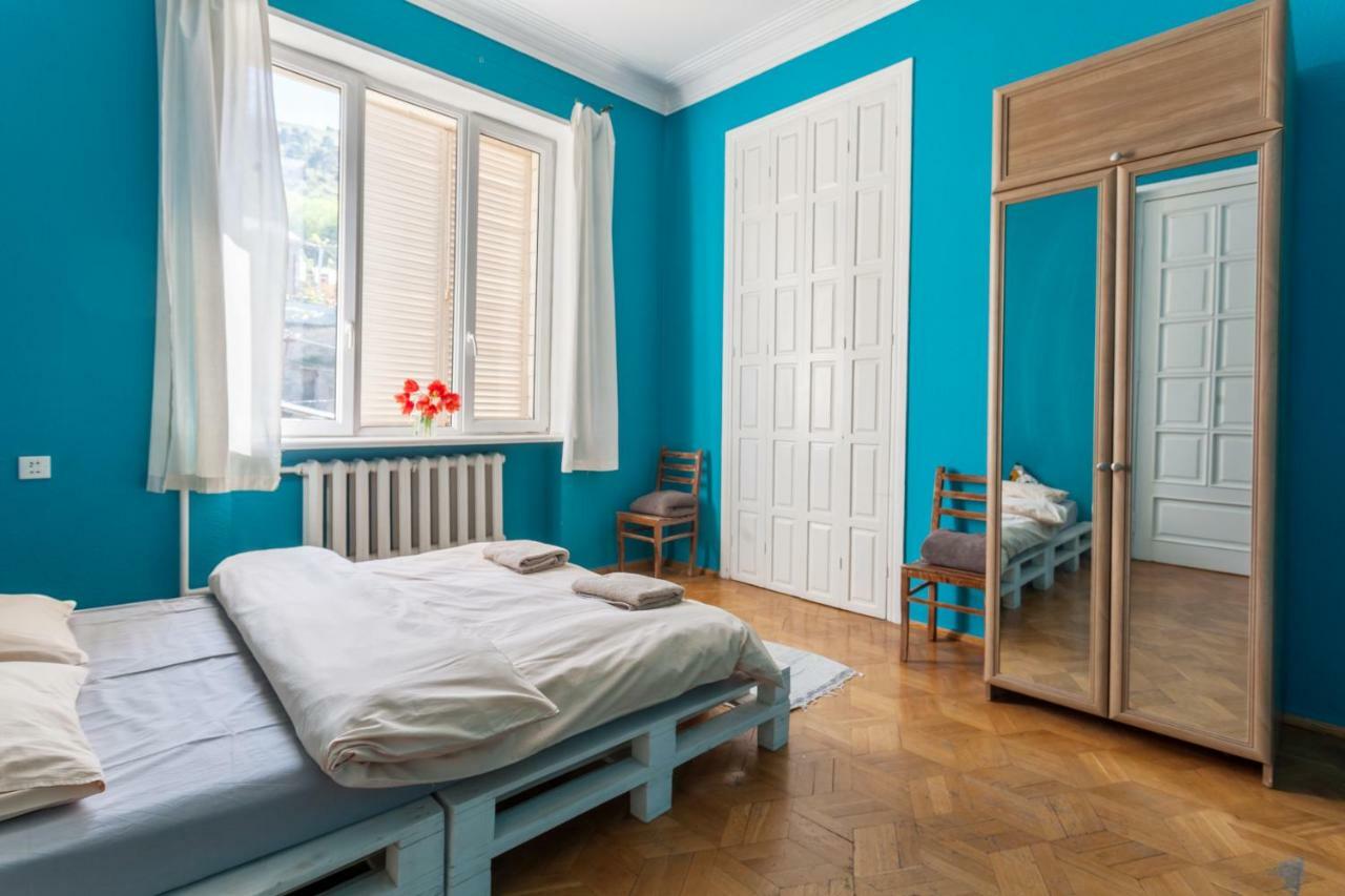 M42 Hostel Tbilissi Extérieur photo