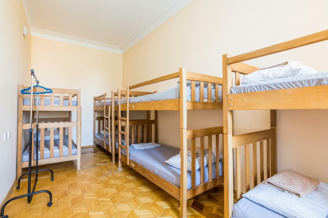 M42 Hostel Tbilissi Extérieur photo