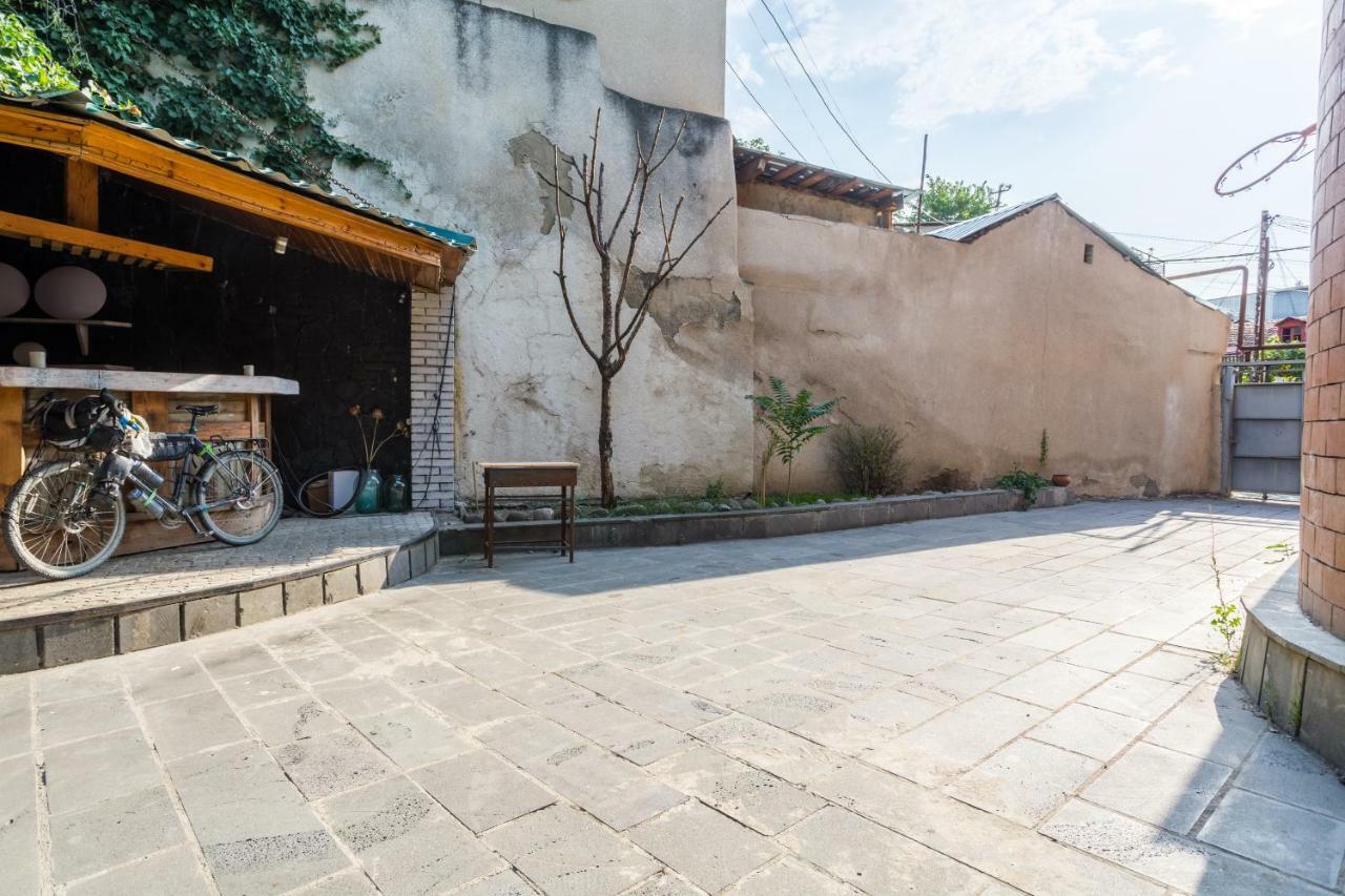M42 Hostel Tbilissi Extérieur photo